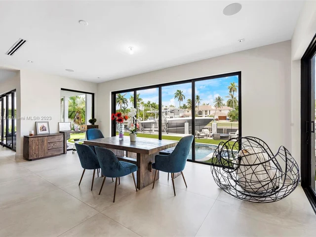 528 Coconut Isle Dr, Fort Lauderdale FL 33301