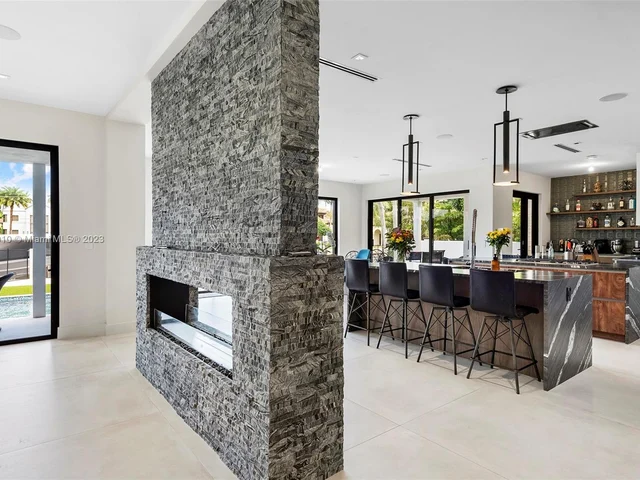 528 Coconut Isle Dr, Fort Lauderdale FL 33301