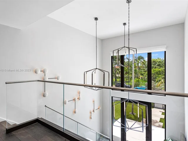 528 Coconut Isle Dr, Fort Lauderdale FL 33301