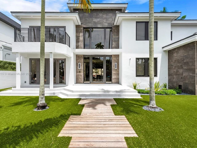 528 Coconut Isle Dr, Fort Lauderdale FL 33301