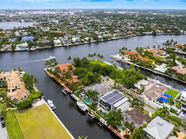 528 Coconut Isle Dr, Fort Lauderdale FL 33301