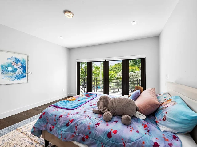 528 Coconut Isle Dr, Fort Lauderdale FL 33301