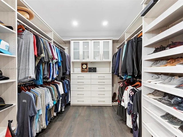 528 Coconut Isle Dr, Fort Lauderdale FL 33301