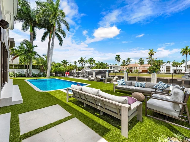 528 Coconut Isle Dr, Fort Lauderdale FL 33301