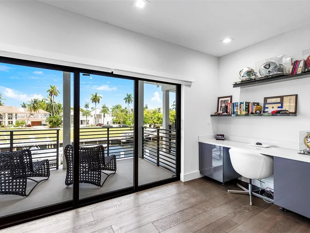 528 Coconut Isle Dr, Fort Lauderdale FL 33301