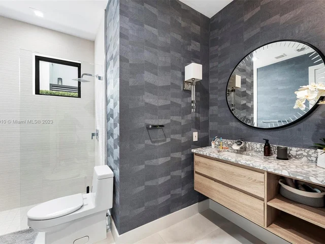 528 Coconut Isle Dr, Fort Lauderdale FL 33301