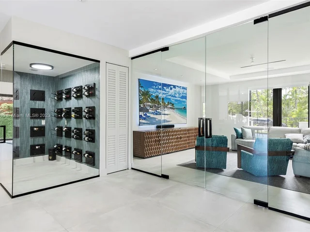 528 Coconut Isle Dr, Fort Lauderdale FL 33301