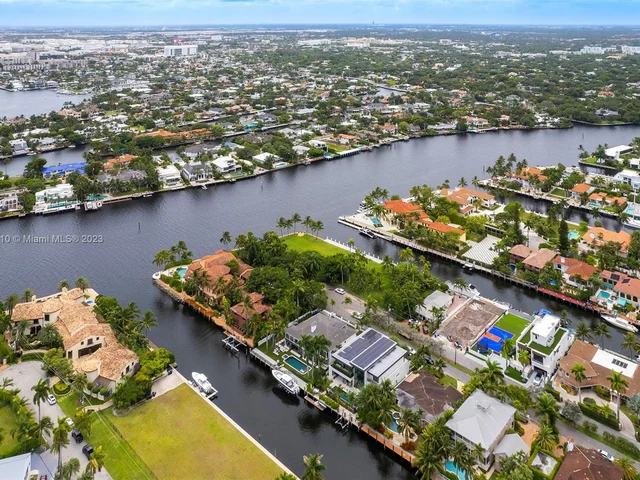 528 Coconut Isle Dr, Fort Lauderdale FL 33301