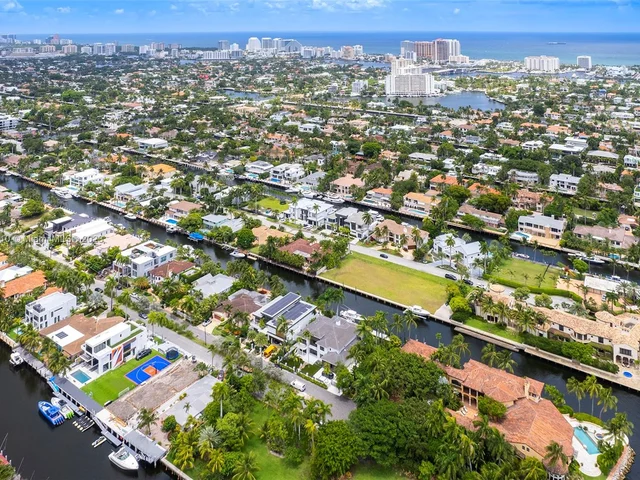 528 Coconut Isle Dr, Fort Lauderdale FL 33301