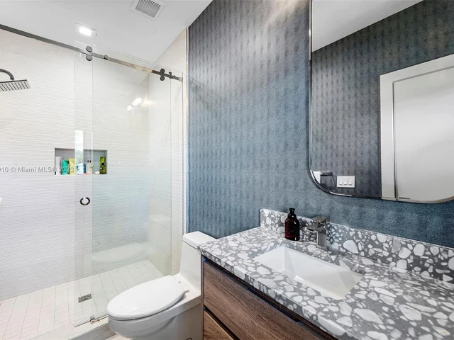 528 Coconut Isle Dr, Fort Lauderdale FL 33301