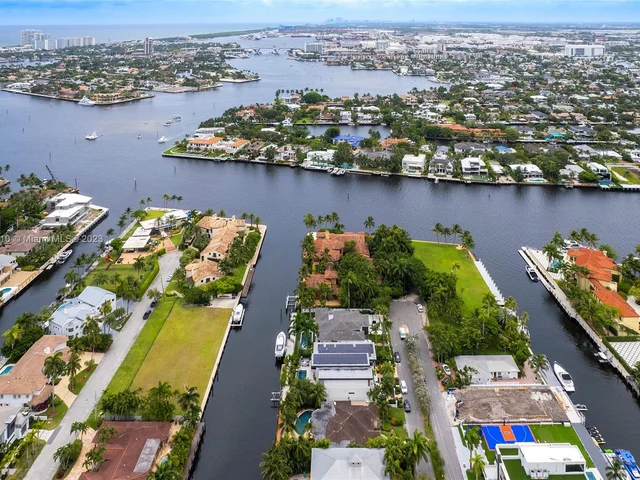 528 Coconut Isle Dr, Fort Lauderdale FL 33301