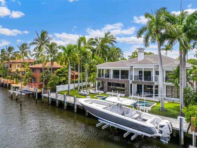 528 Coconut Isle Dr, Fort Lauderdale FL 33301