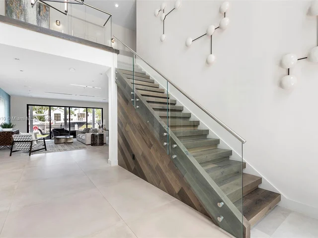 528 Coconut Isle Dr, Fort Lauderdale FL 33301