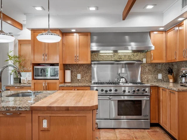 8900 Bay Dr, Surfside FL 33154