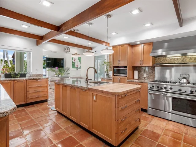 8900 Bay Dr, Surfside FL 33154