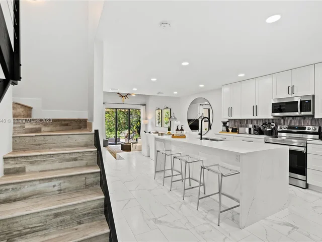 83 NE 17th Ct, Fort Lauderdale FL 33305