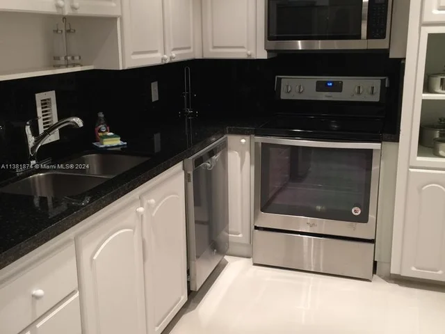 3901 S Ocean Dr, Hollywood FL 33019