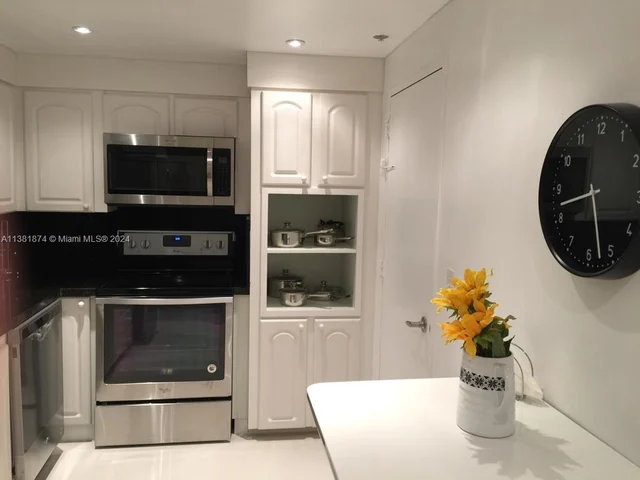 3901 S Ocean Dr, Hollywood FL 33019