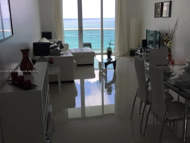 3901 S Ocean Dr, Hollywood FL 33019