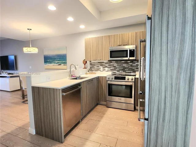 619 Meridian Ave # 4, Miami Beach FL 33139