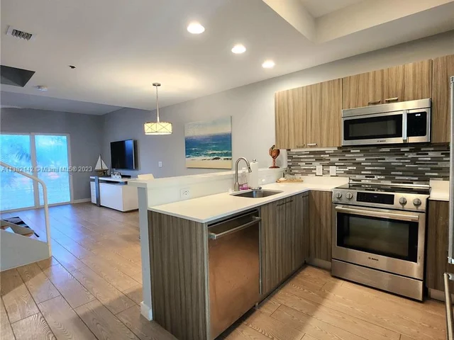 619 Meridian Ave # 4, Miami Beach FL 33139