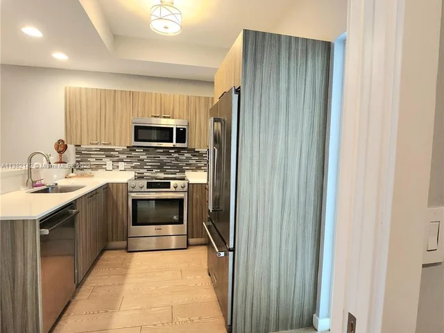 619 Meridian Ave # 4, Miami Beach FL 33139