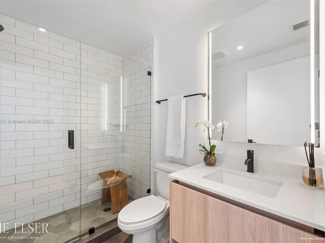 398 NE 5 # 3617, Miami FL 33132