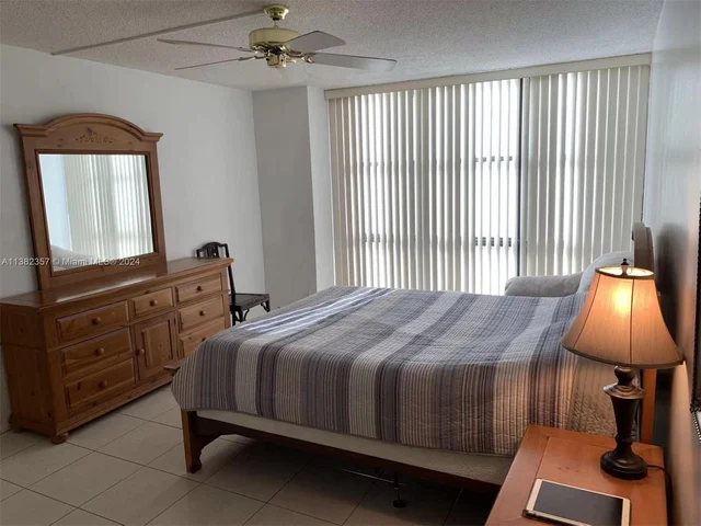 1000 Parkview Dr # 428, Hallandale Beach FL 33009