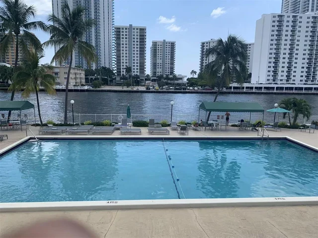 1000 Parkview Dr # 428, Hallandale Beach FL 33009