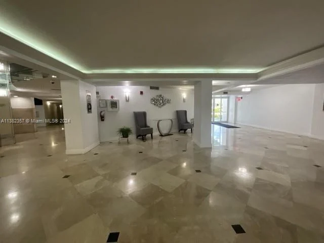 1000 Parkview Dr # 428, Hallandale Beach FL 33009