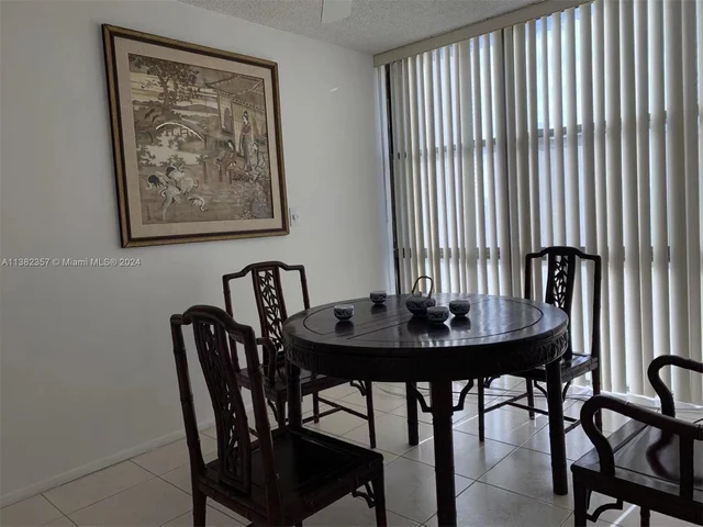 1000 Parkview Dr # 428, Hallandale Beach FL 33009
