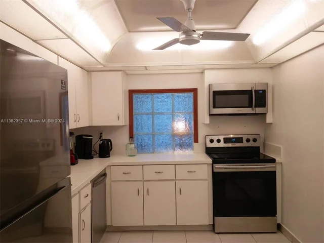 1000 Parkview Dr # 428, Hallandale Beach FL 33009