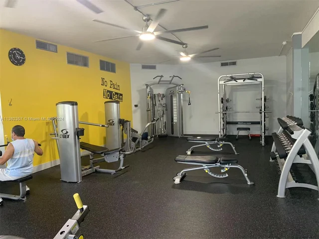 1000 Parkview Dr # 428, Hallandale Beach FL 33009