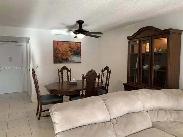 1000 Parkview Dr # 428, Hallandale Beach FL 33009