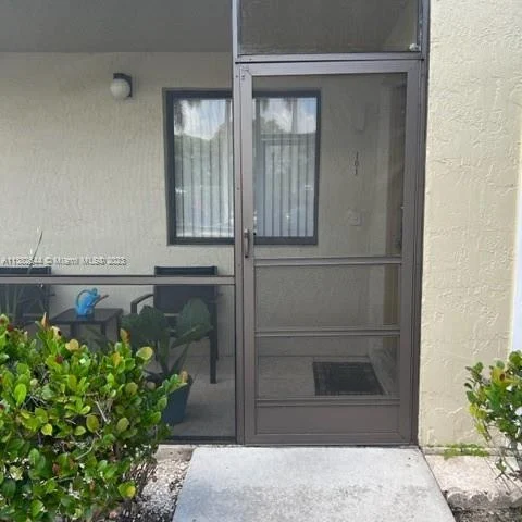 428 Lakeview Dr # 101, Weston FL 33326