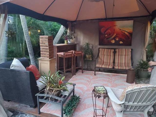 223 S Swinton Ave, Delray Beach FL 33444