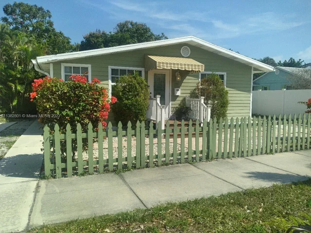 223 S Swinton Ave, Delray Beach FL 33444