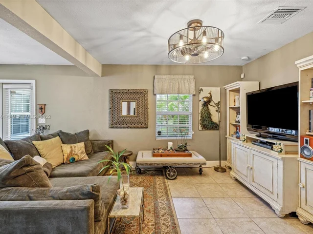 223 S Swinton Ave, Delray Beach FL 33444