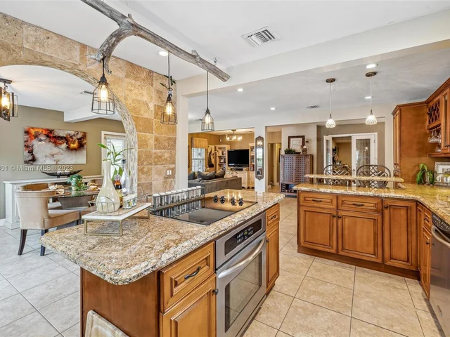 223 S Swinton Ave, Delray Beach FL 33444