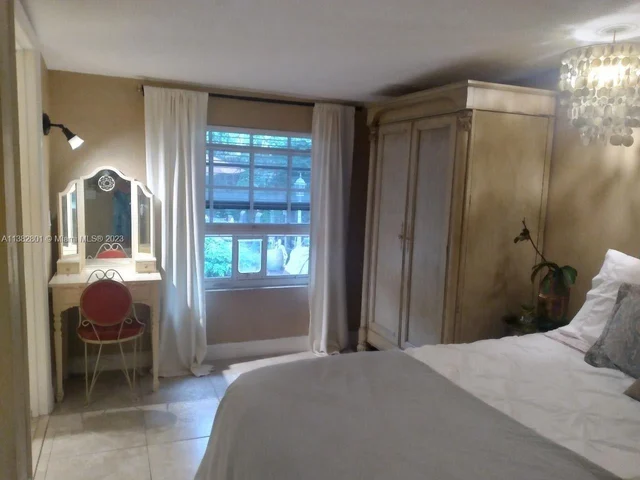 223 S Swinton Ave, Delray Beach FL 33444