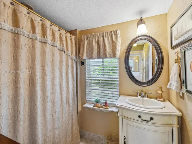 223 S Swinton Ave, Delray Beach FL 33444