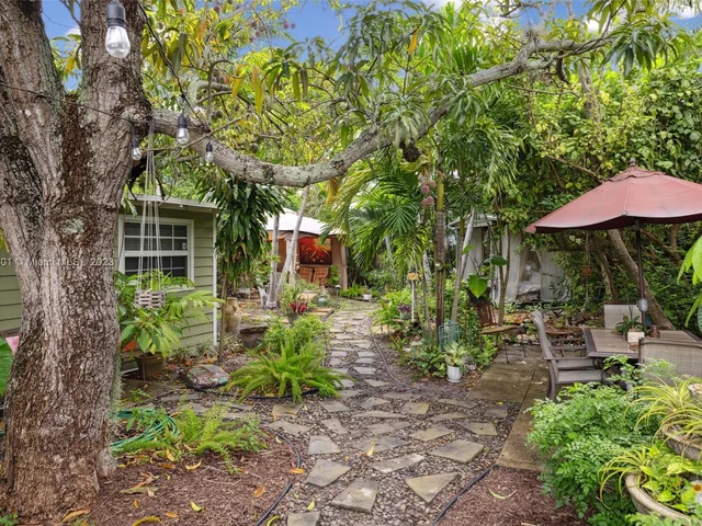 223 S Swinton Ave, Delray Beach FL 33444