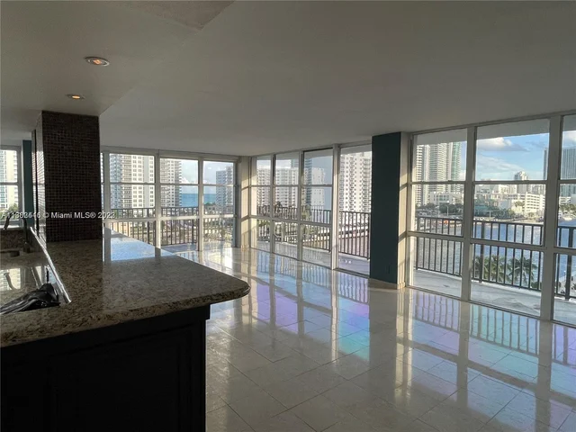 1000 Parkview Dr # 920, Hallandale Beach FL 33009