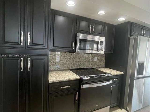 1000 Parkview Dr # 920, Hallandale Beach FL 33009