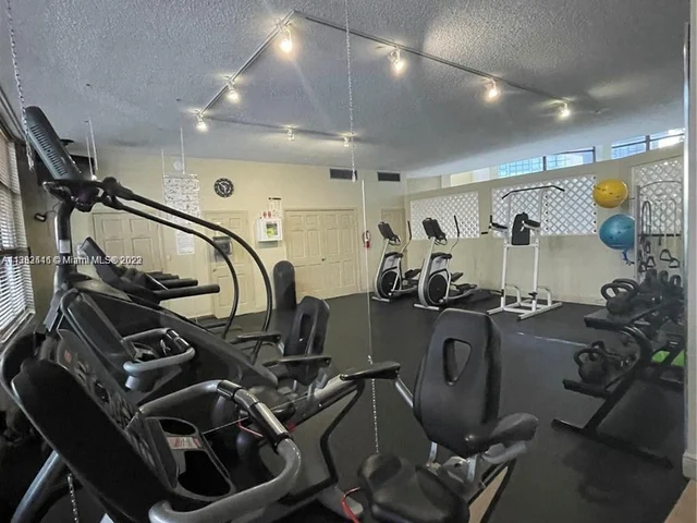 1000 Parkview Dr # 920, Hallandale Beach FL 33009