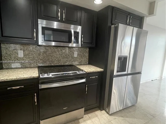 1000 Parkview Dr # 920, Hallandale Beach FL 33009