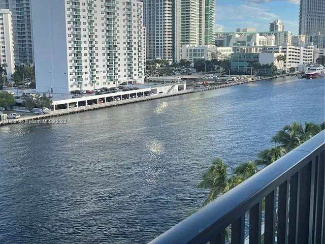 1000 Parkview Dr # 920, Hallandale Beach FL 33009