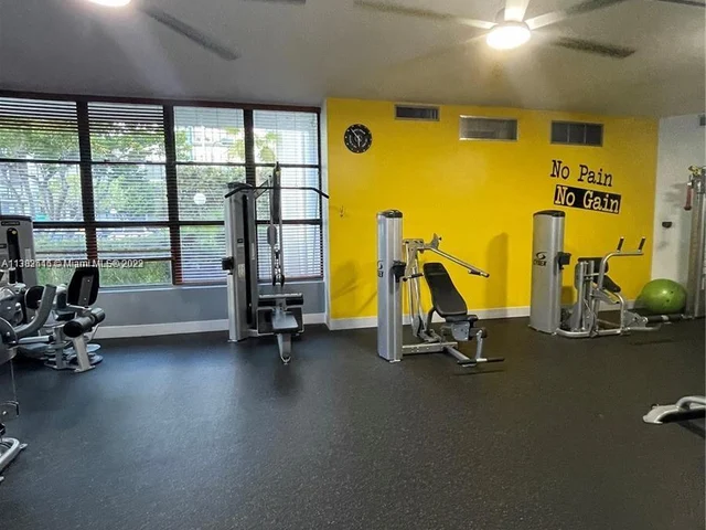 1000 Parkview Dr # 920, Hallandale Beach FL 33009