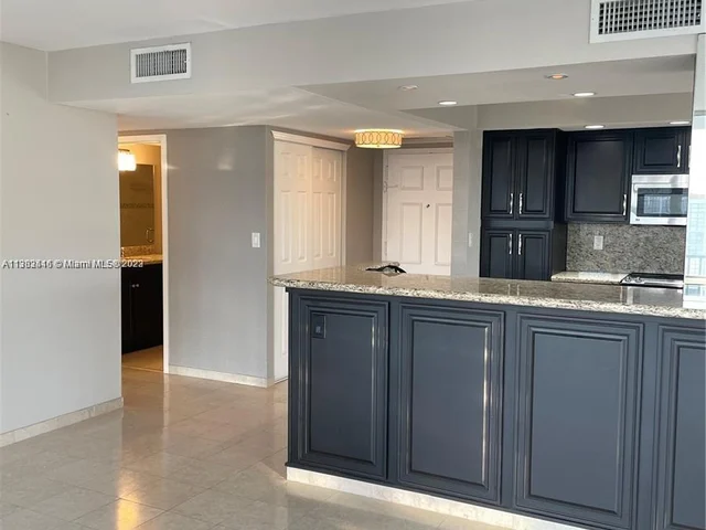 1000 Parkview Dr # 920, Hallandale Beach FL 33009