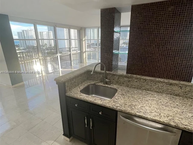 1000 Parkview Dr # 920, Hallandale Beach FL 33009